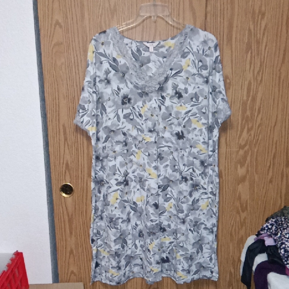 🌻Secret Treasures Sleep Shirt Sz XL